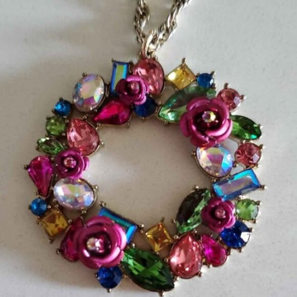 Betsey Johnson Bridal Floral Set - Picture 2 of 5